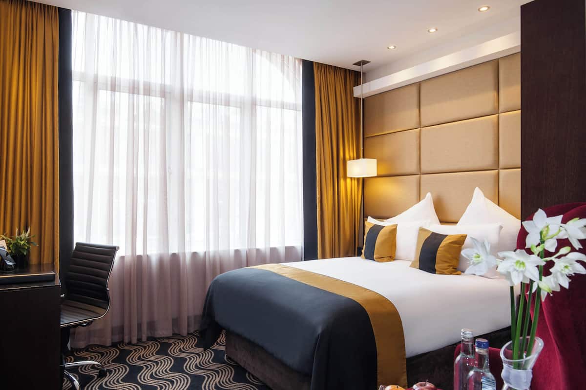 Deluxe Room | Premium bedding, minibar, in-room safe, desk