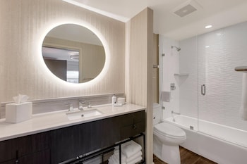 Combined shower/tub, designer toiletries, hair dryer, bathrobes at Hotel Zoe Fishermans Wharf