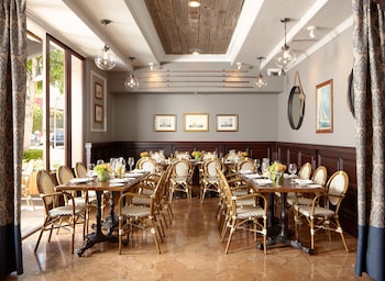 Breakfast, lunch, dinner and brunch served at Hotel Zoe Fishermans Wharf