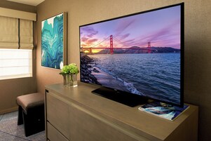 Ropa de cama de alta calidad y minibar 