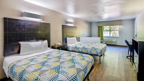 Desk, laptop workspace, free WiFi, bed sheets - Motel 6 Arlington, TX (Arlington)