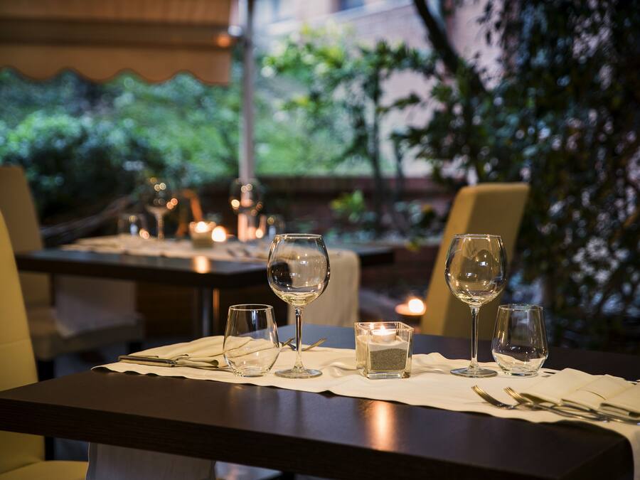 Se sirven desayunos, almuerzos y cenas; cocina local