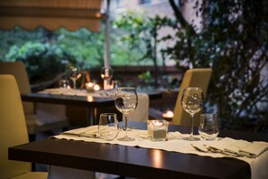 Breakfast, lunch, dinner served; local cuisine - Hotel Executive (Siena)