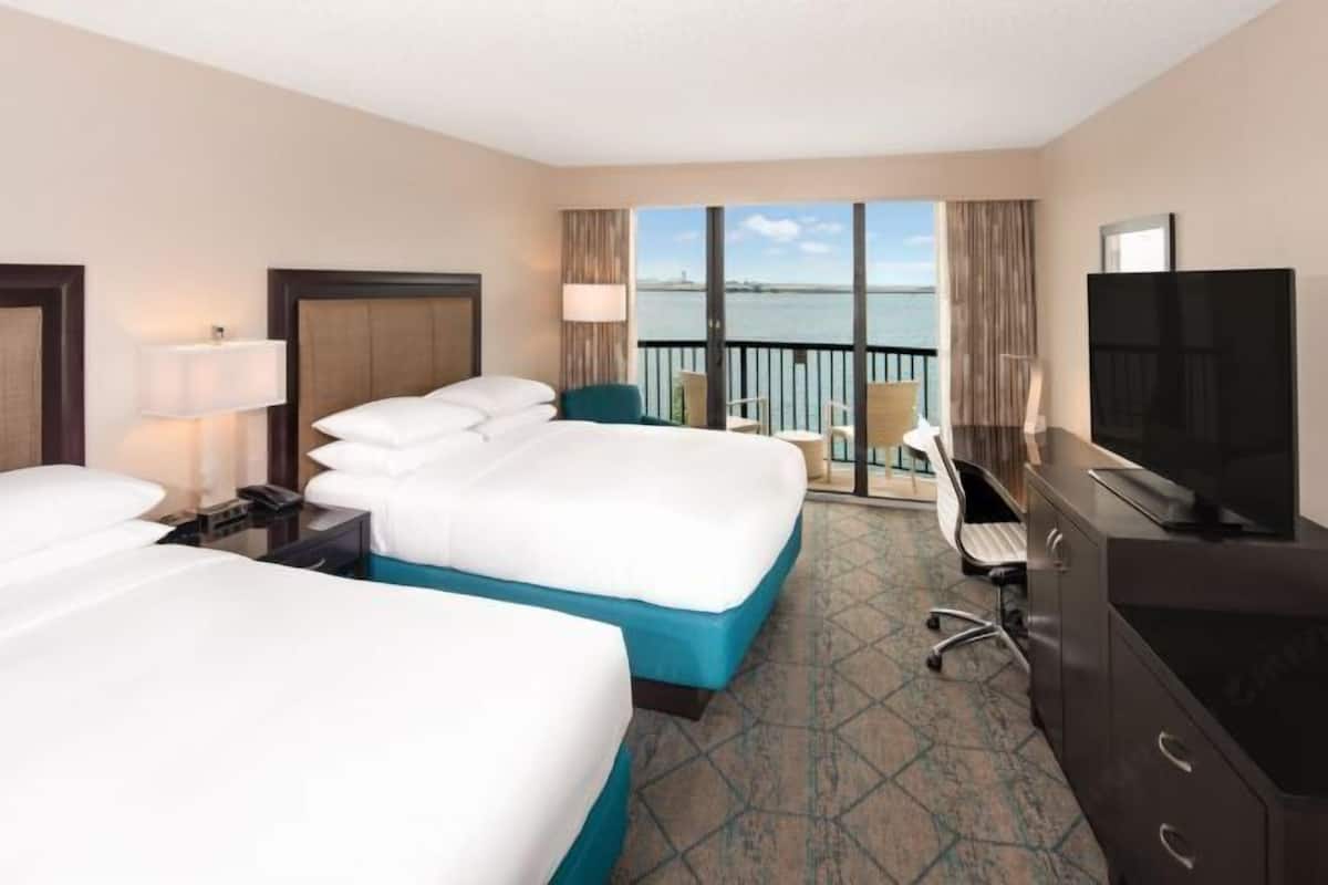 Premium bedding, pillow-top beds, minibar, in-room safe