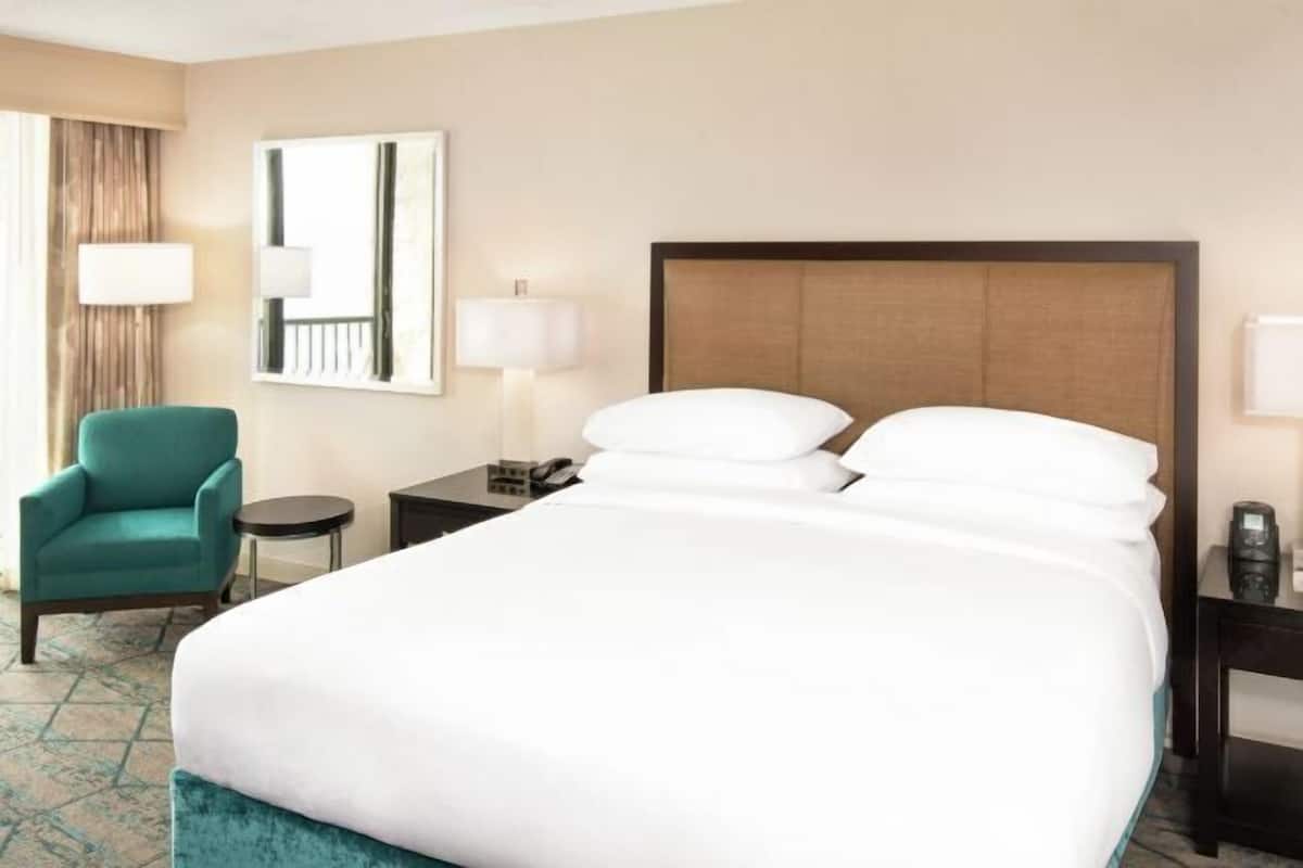 Premium bedding, pillow-top beds, minibar, in-room safe