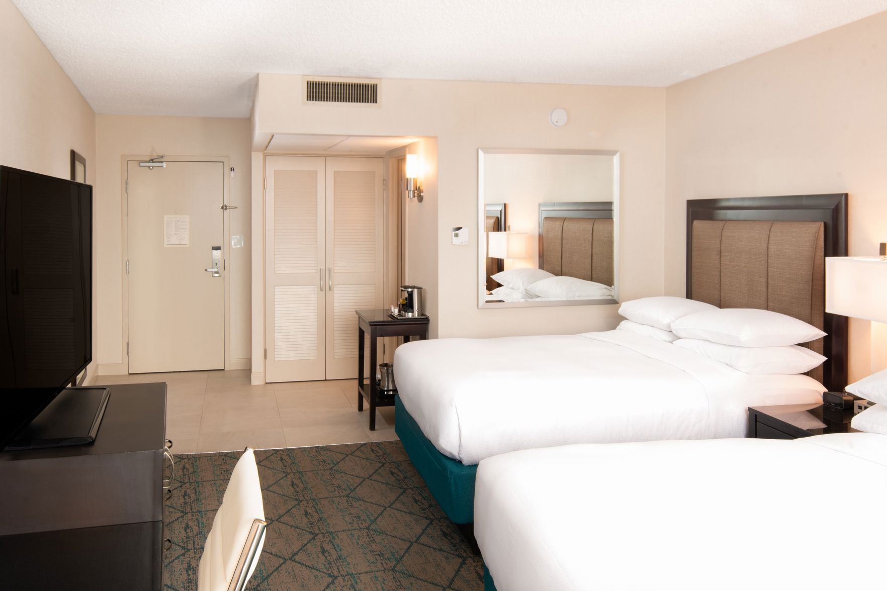 Hochwertige Bettwaren, Pillowtop-Betten, Minibar, Zimmersafe