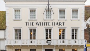 A building with the sign "THE WHITE HART" indicating a hotel. - The White Hart - A Heartwood Inn (Lewes)