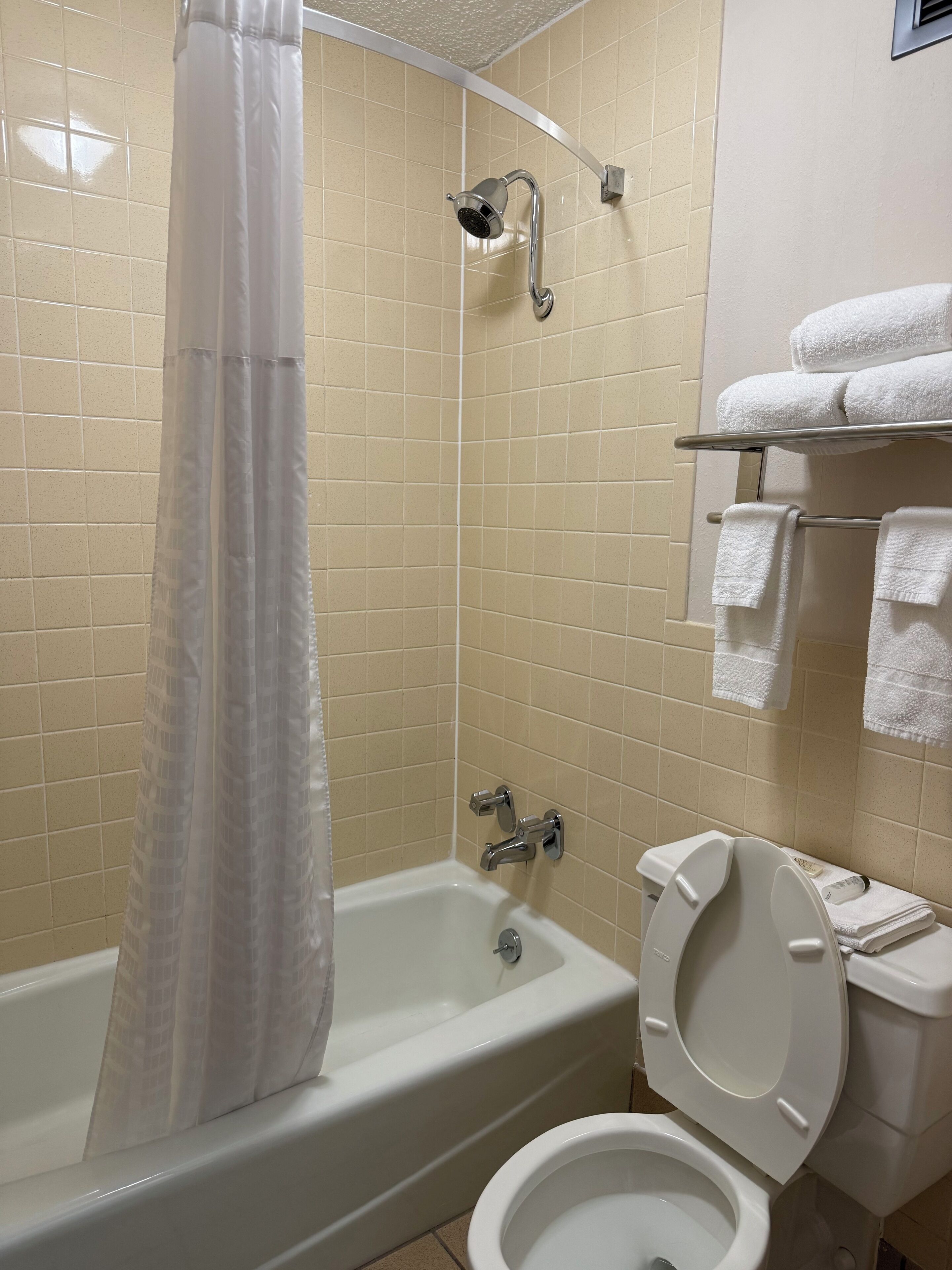 one king bed non smoking | bathroom | combined shower/bathtub, free toiletries, hair dryer, towels