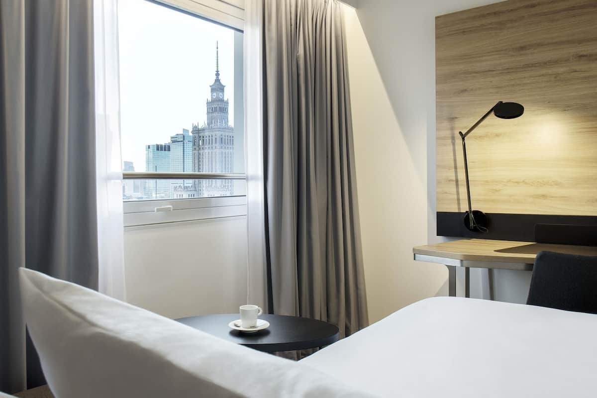 Executive-huone, 1 parisänky | 1 makuuhuone, tallelokero huoneessa, työpöytä, äänieristys