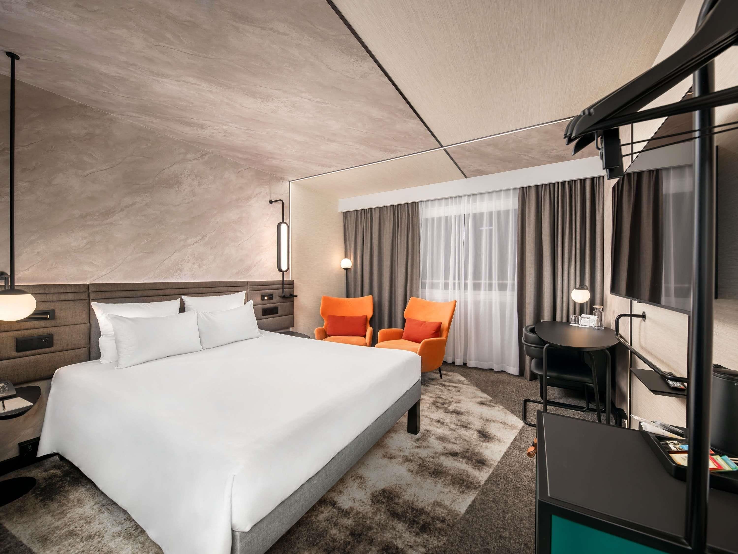 Standard Room, 1 Double Bed | 1 bedroom, in-room safe, desk, soundproofing