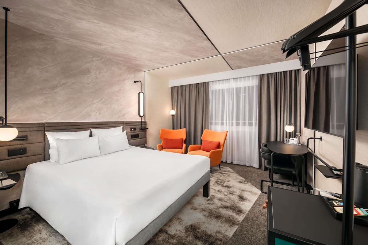 1 bedroom, in-room safe, desk, soundproofing