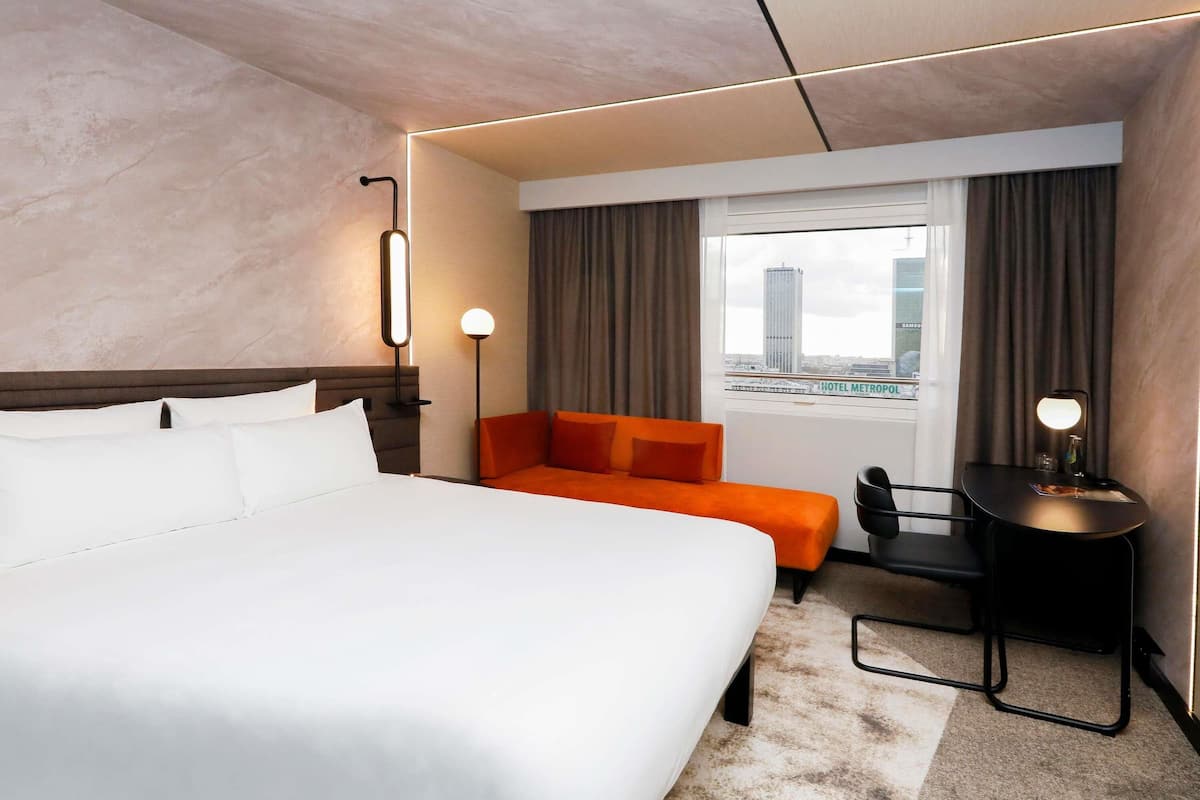 1 bedroom, in-room safe, desk, soundproofing