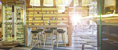 Breakfast, lunch, dinner served; international cuisine