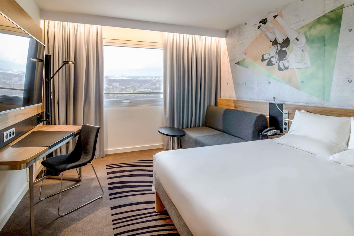 Habitación superior, 1 cama matrimonial y sofá cama | 1 habitación, caja de seguridad en la habitación y escritorio