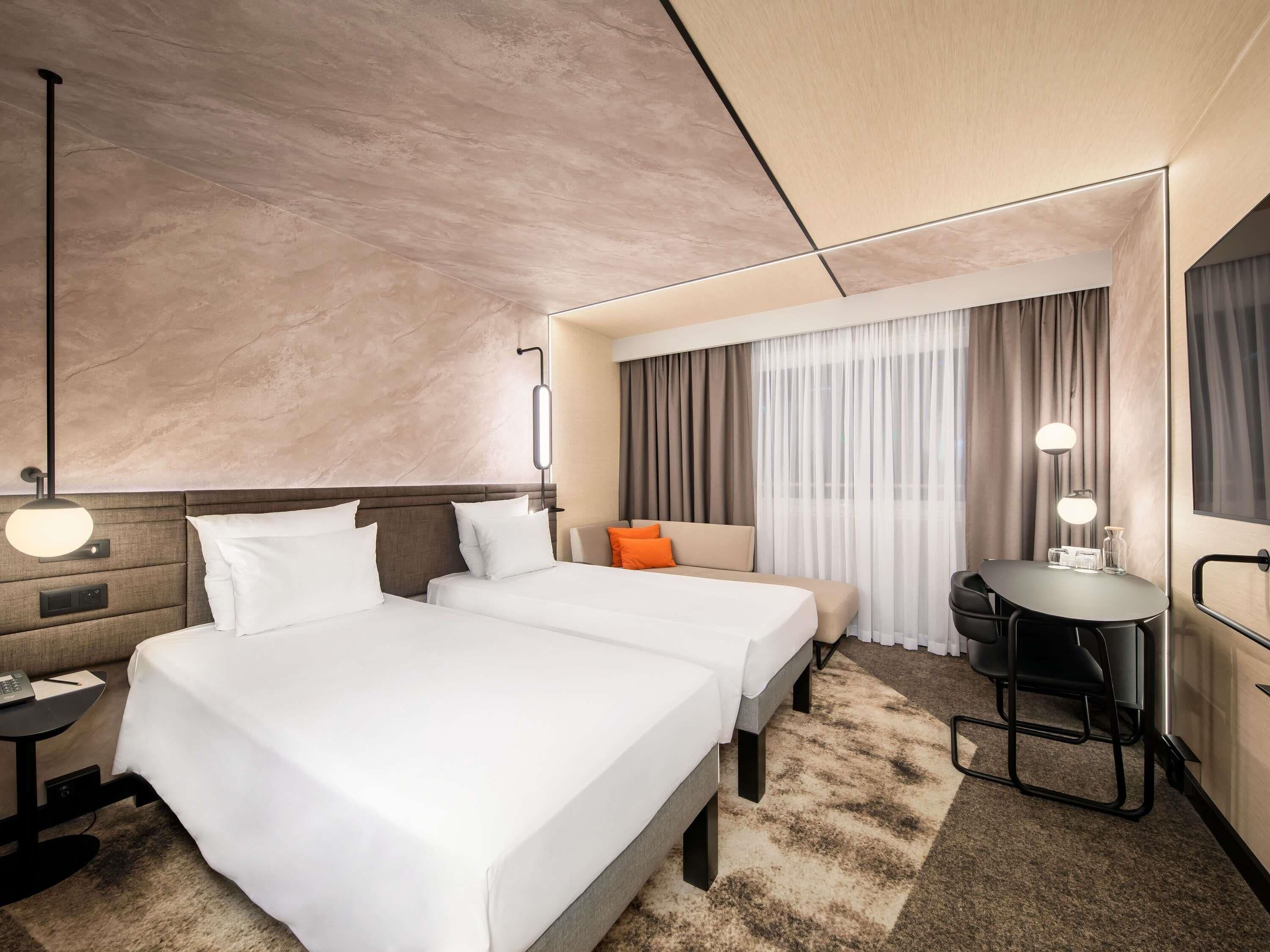 标准双床房, 2 张单人床 | 1 多间卧室、客房内保险箱、办公桌、隔音