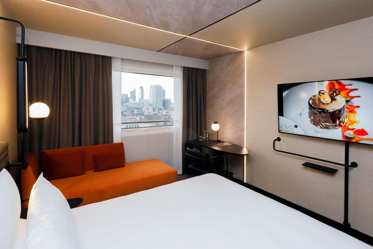 Habitación superior, varias camas | 1 habitación, caja de seguridad en la habitación y escritorio