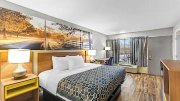 Quarto standard, 1 cama King, para não fumantes | Cofres nos quartos, escrivaninha, ferros/tábuas de passar roupa