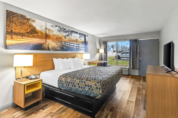 Room, 1 King Bed, Accessible, Non Smoking (Accessible Tub) | In-room safe, desk, iron/ironing board, cribs (free)
