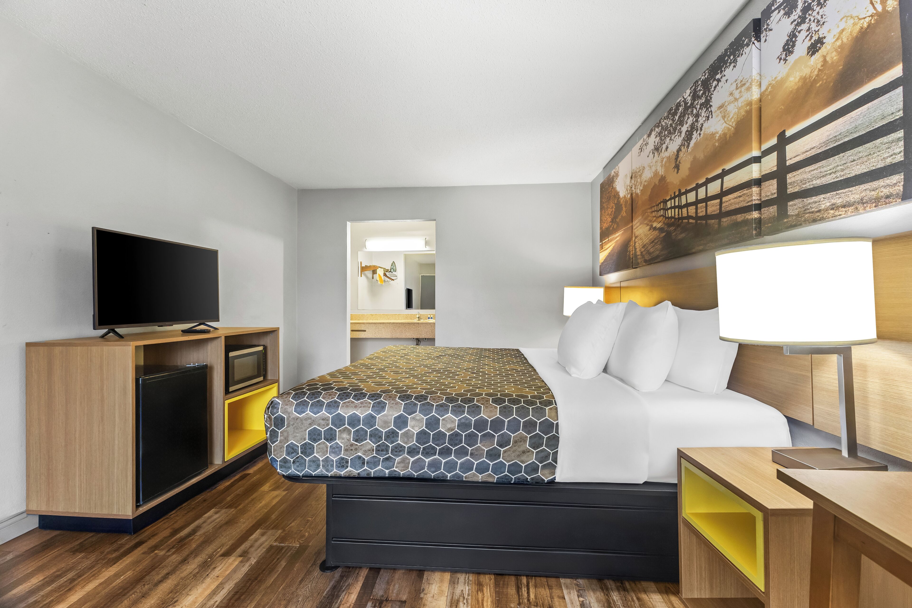 Standard Room, 1 King Bed, Smoking | In-room safe, desk, iron/ironing board, free cribs/infant beds