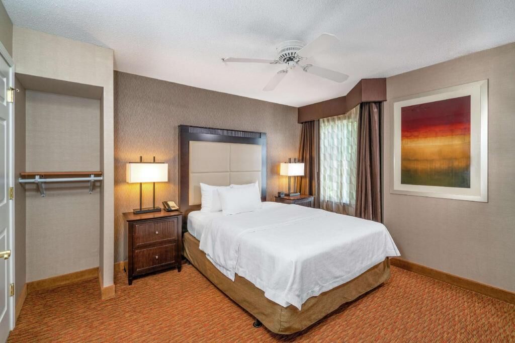 1 chambre, literie de qualité, lit avec matelas à plateau-coussin