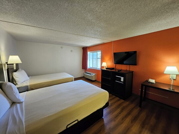 Standard Double Room, Non Smoking | Desk, free WiFi, bed sheets