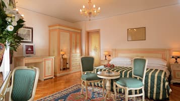 Superior Double or Twin Room, Canal View | Minibar, in-room safe, desk, blackout drapes