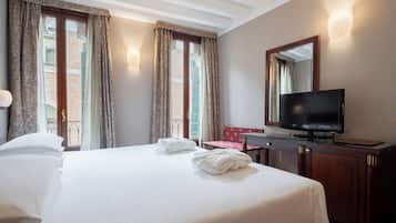 Minibar, caja de seguridad en la habitación y escritorio