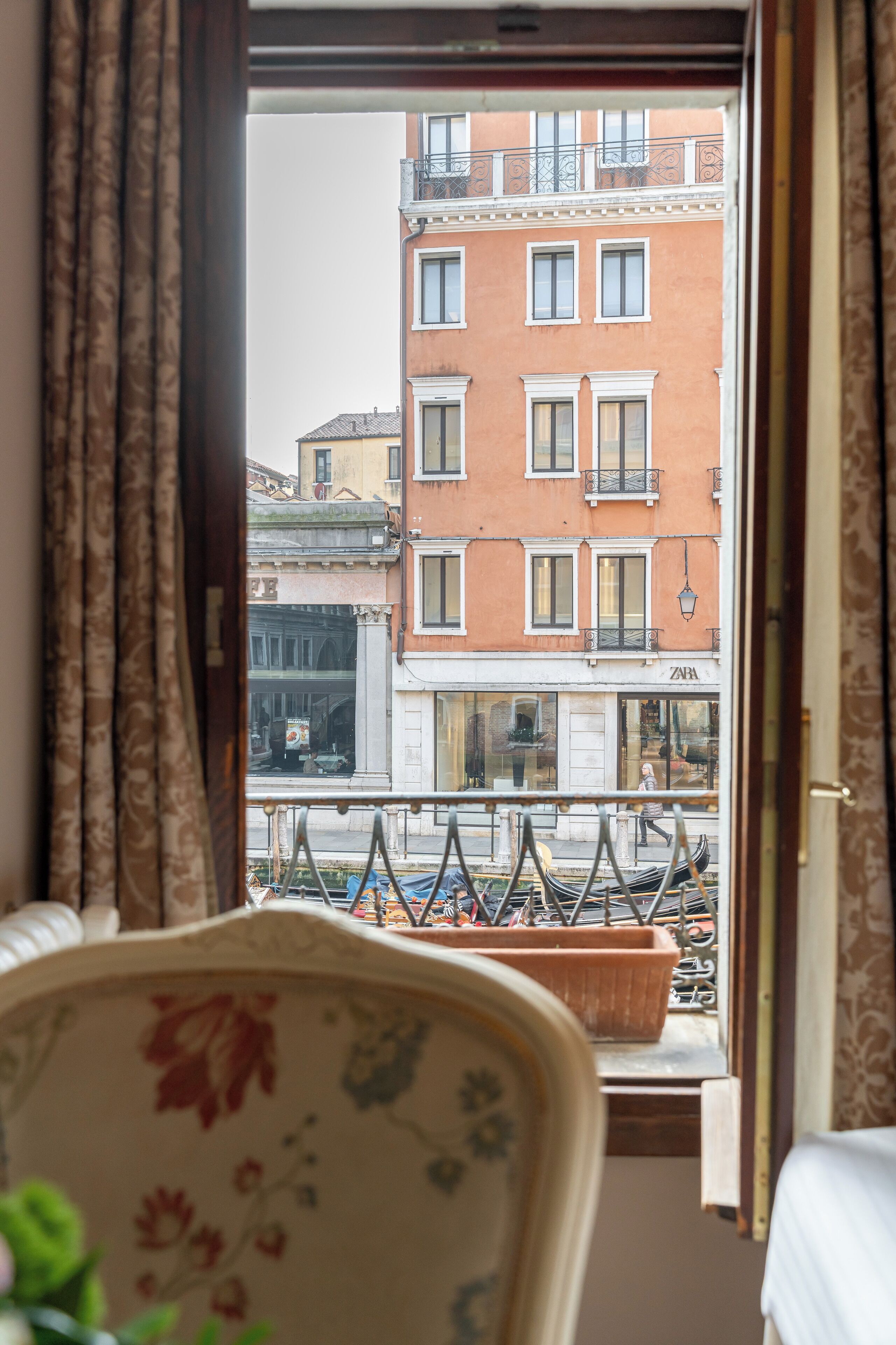 Double or Twin Room, Canal View | Minibar, in-room safe, desk, blackout drapes