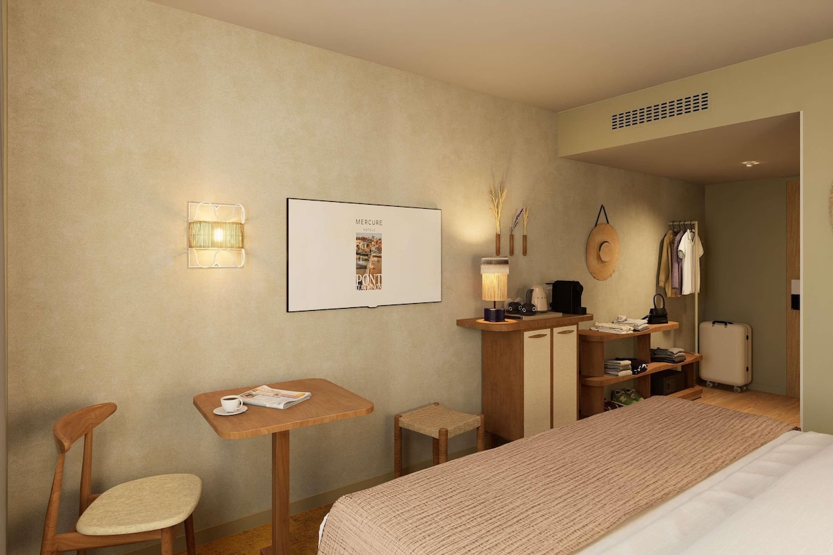 Tallelokero huoneessa, yksilöllisesti kalustettu, työpöytä