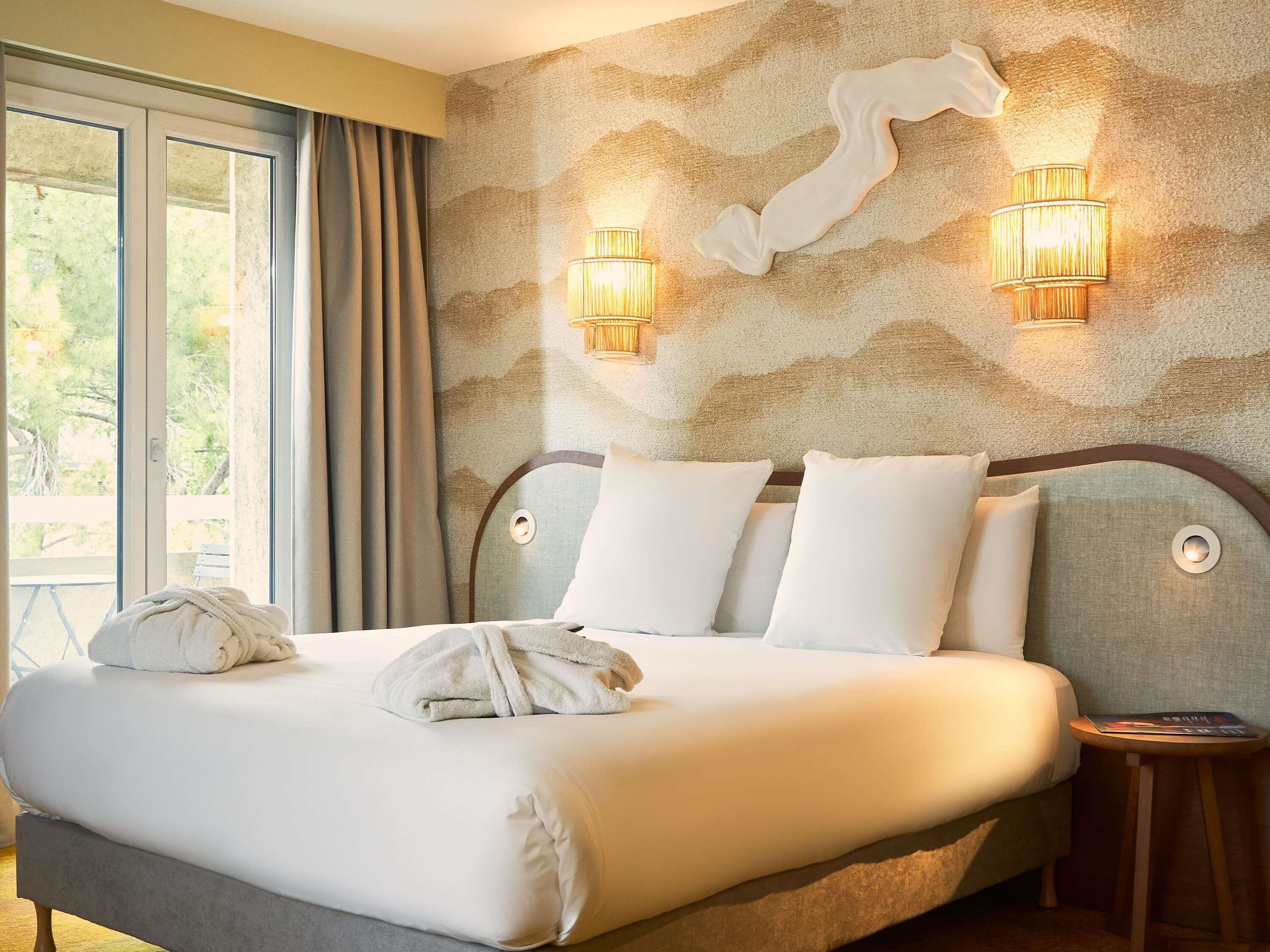 Suite, 1 Double Bed with Sofa bed | In-room safe, desk, blackout drapes, soundproofing
