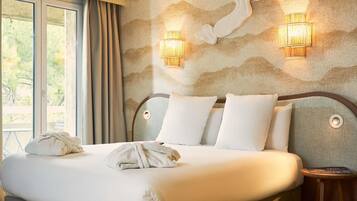 Suite, 1 Double Bed with Sofa bed | In-room safe, desk, blackout drapes, soundproofing