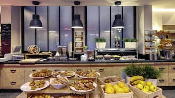 Päivittäinen buffetaamiainen (18 EUR per henkilö)