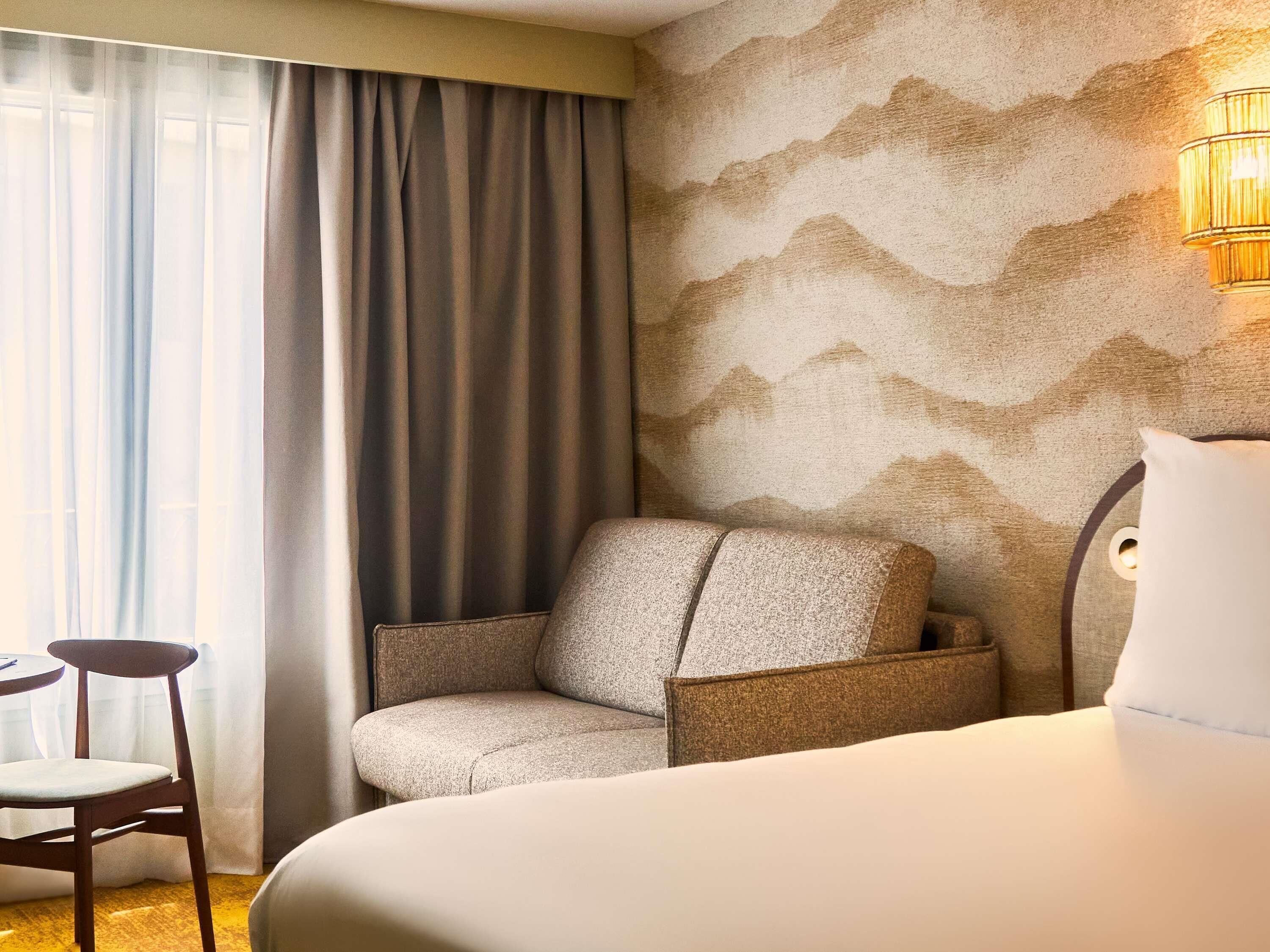 スーペリア ルーム (1 Double Bed and 1 Single Sofa Bed) | セーフティボックス (室内)、客室ごとに異なるインテリア、デスク、遮光カーテン