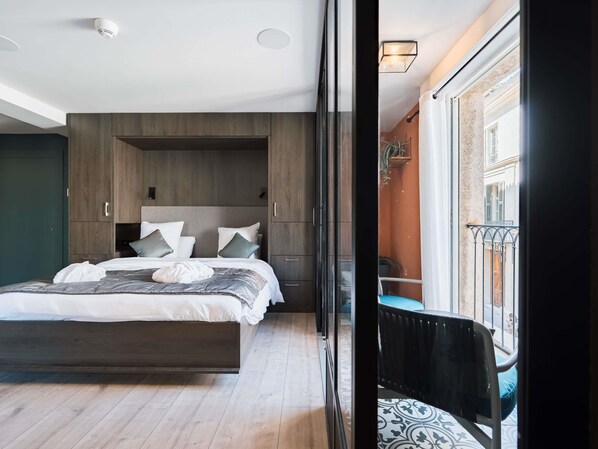 VÀrdeförvaringsskÄp pÄ rummet, unika möbler och skrivbord