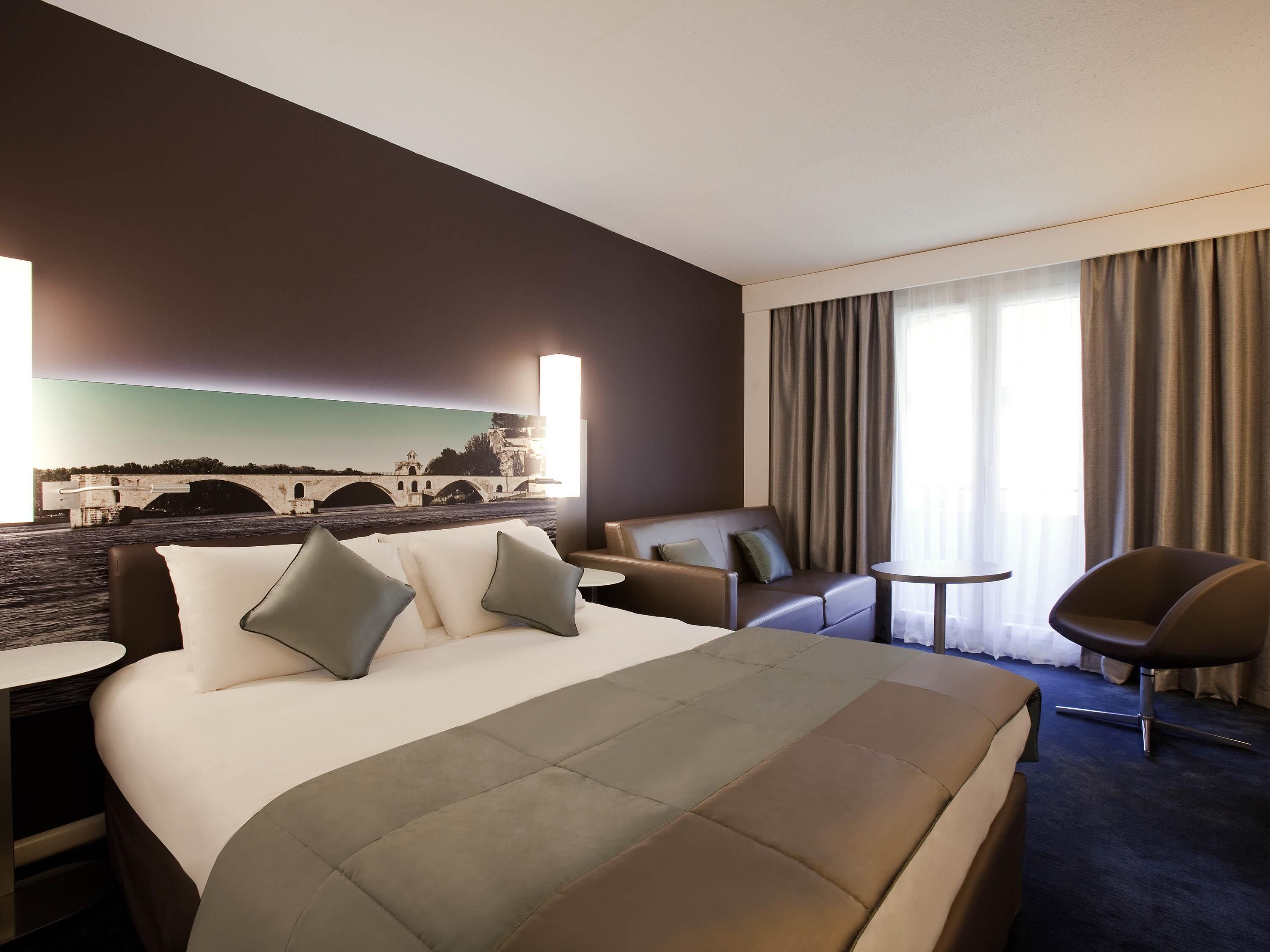 客房內保險箱、布置獨特、書桌、遮光布/窗簾