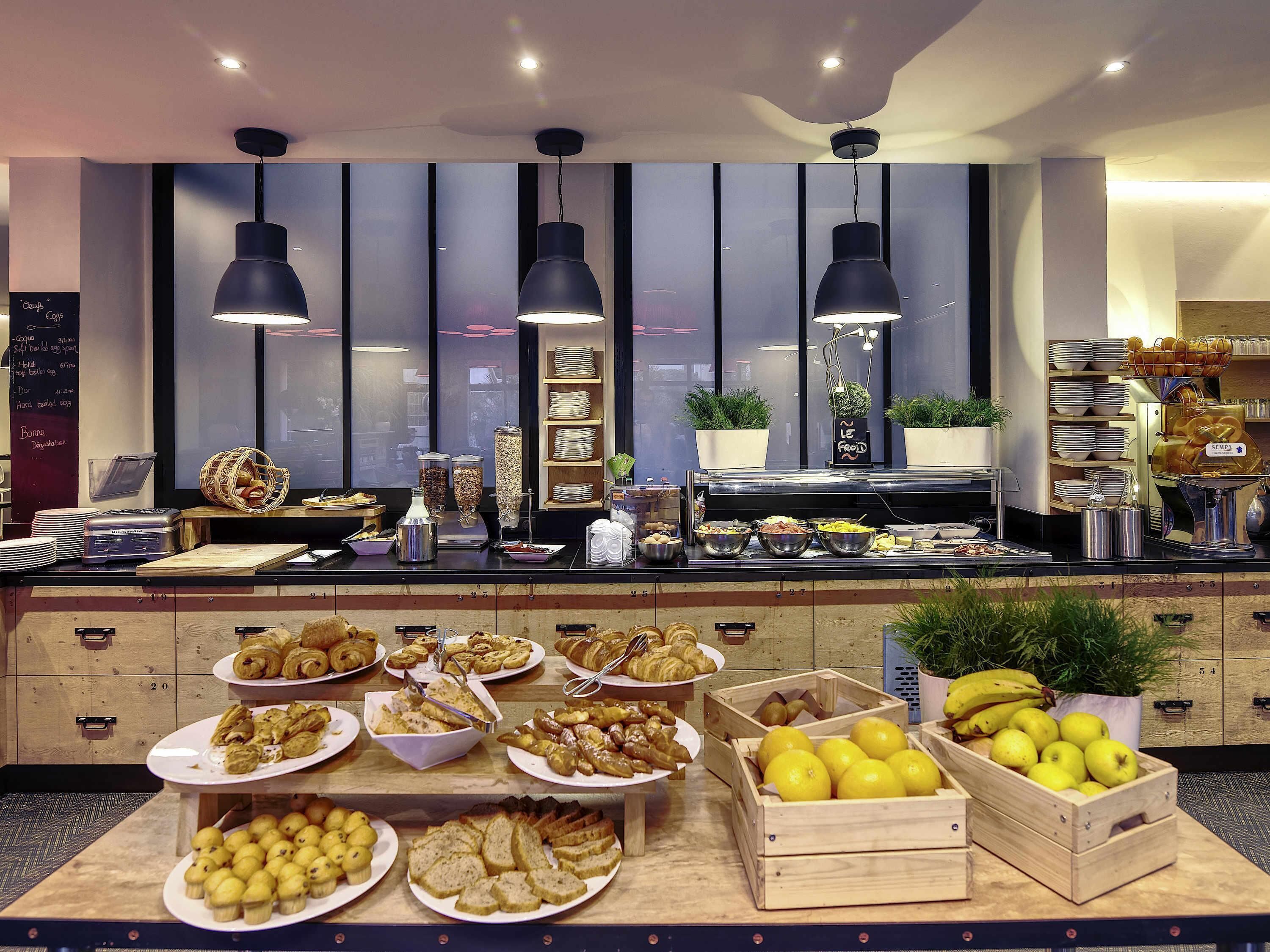 Daily buffet breakfast for a fee
