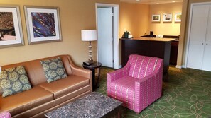 Fridge, coffee/tea maker, eco-friendly cleaning products - Days Inn by Wyndham Penn State (State College)