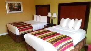 In-room safe, desk, iron/ironing board, free cribs/infant beds - Days Inn by Wyndham Penn State (State College)