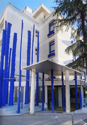 Vista frontal de la propiedad
