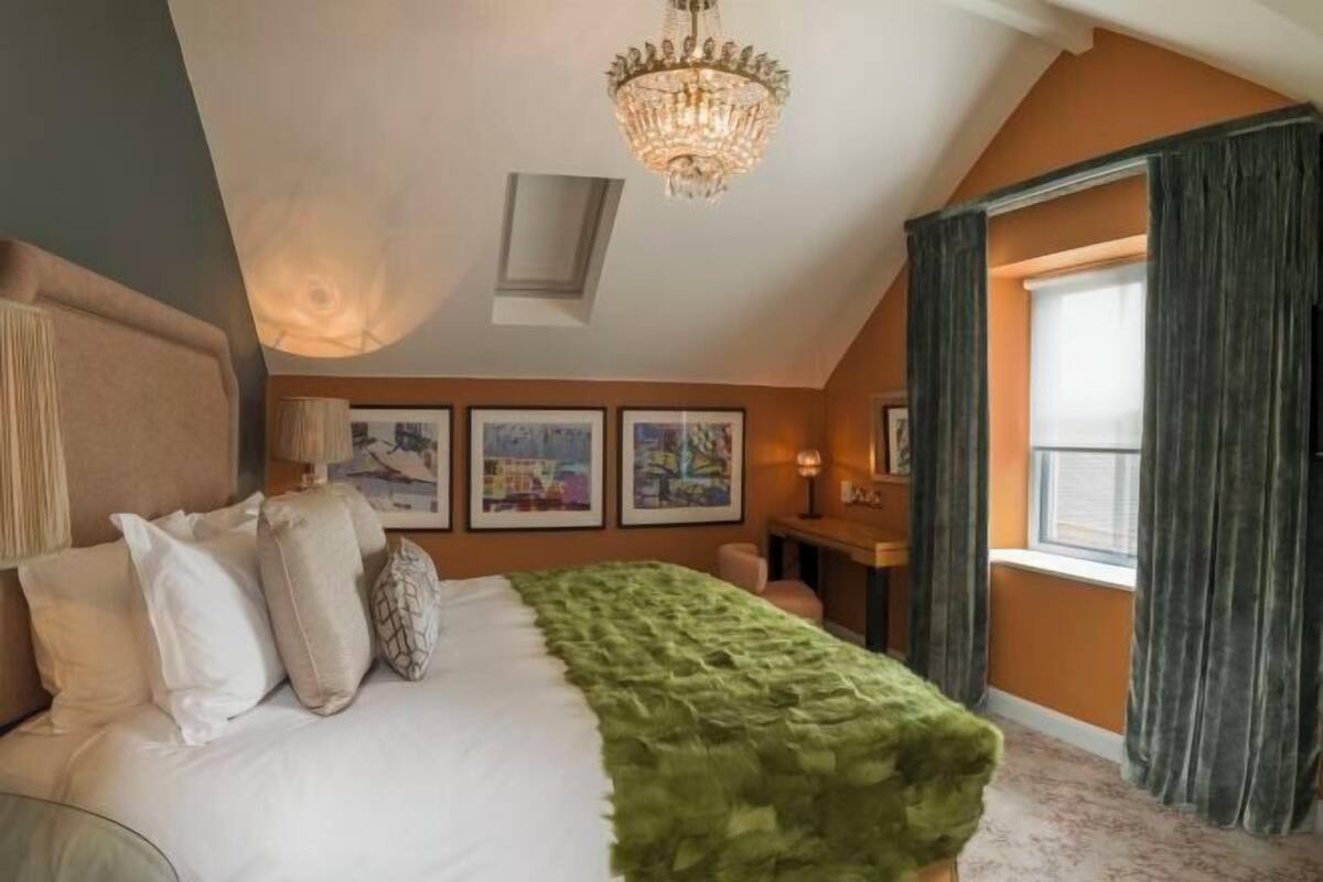 1 bedroom, Egyptian cotton sheets, premium bedding, minibar