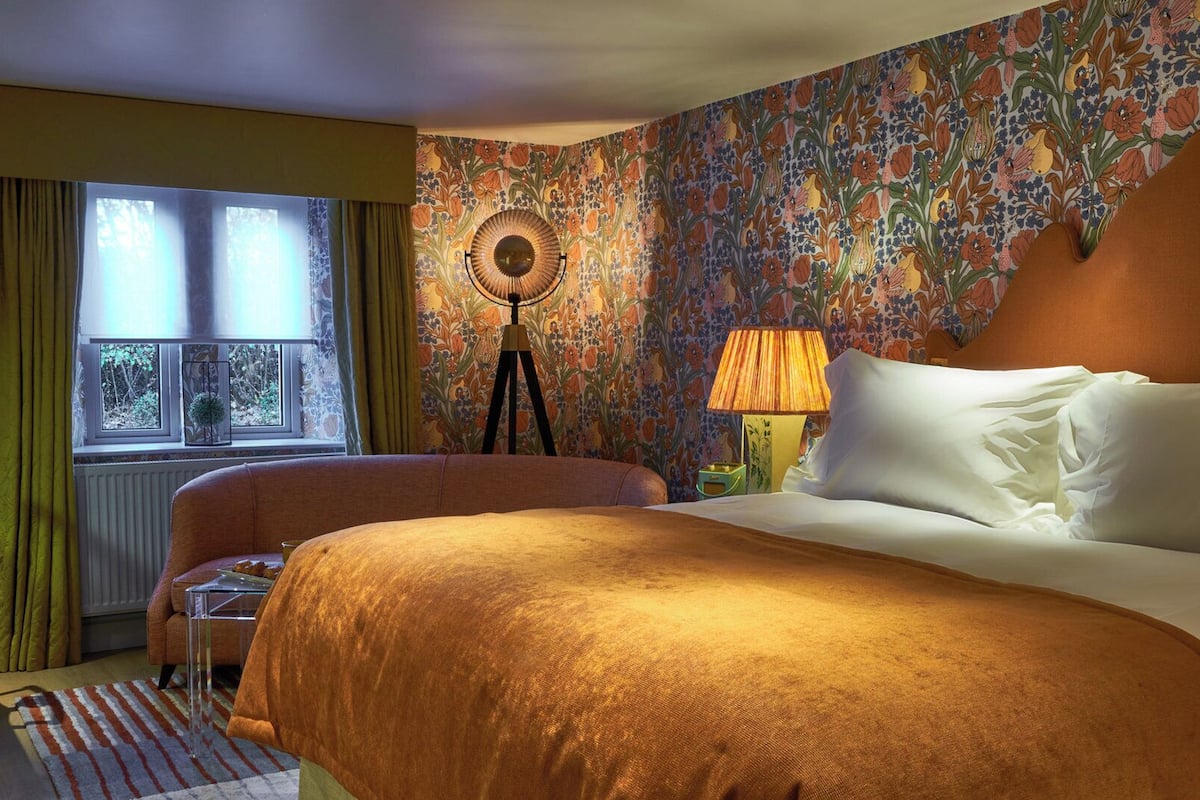 Mews Marvellous Room | Egyptian cotton sheets, premium bedding, minibar, desk