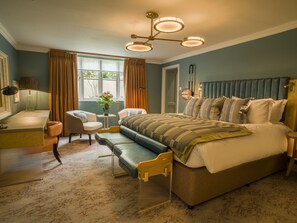 Luxe Hot Tub Suite | Egyptian cotton sheets, premium bedding, minibar, individually decorated