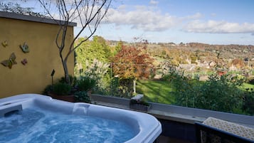 Mews Hot Tub Room | Private spa tub