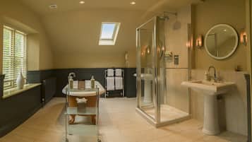 Junior Suite | Bathroom | Designer toiletries, hair dryer, bathrobes, slippers