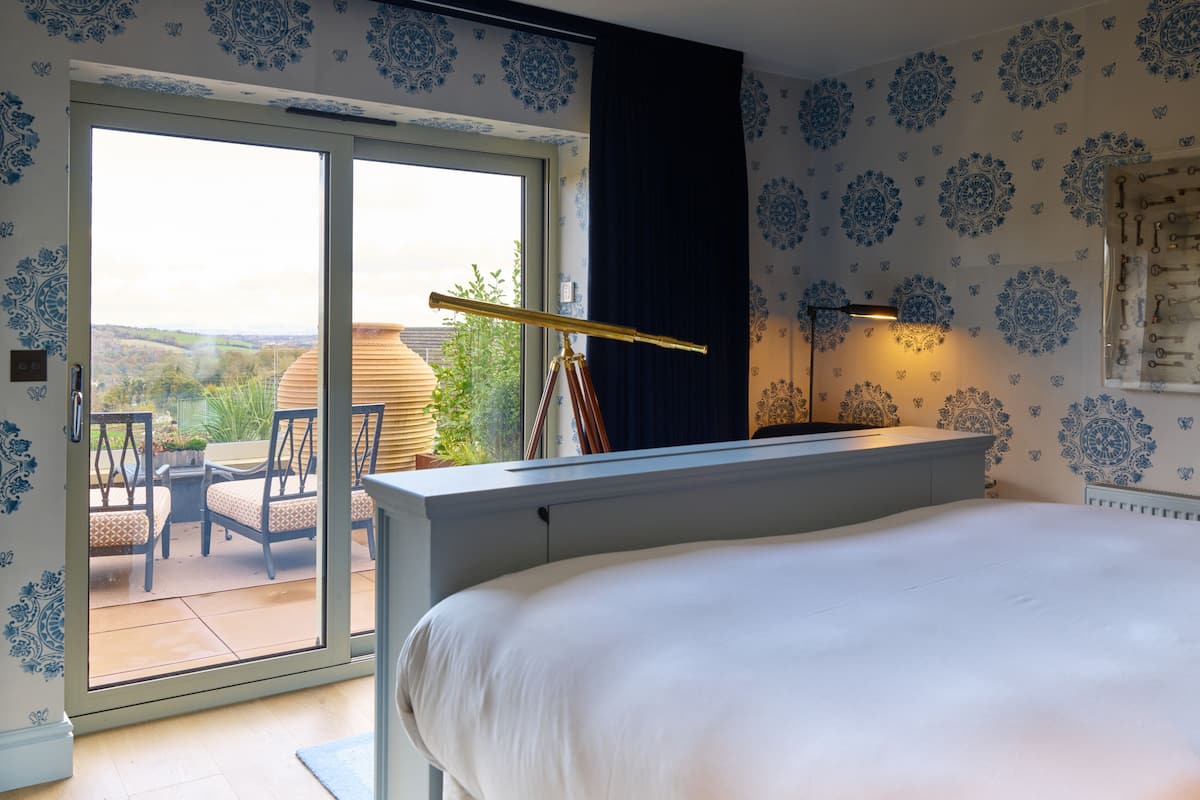 Mews Hot Tub Room