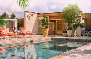 Sauna, steam room, body treatments, aromatherapy, hot stone massages
