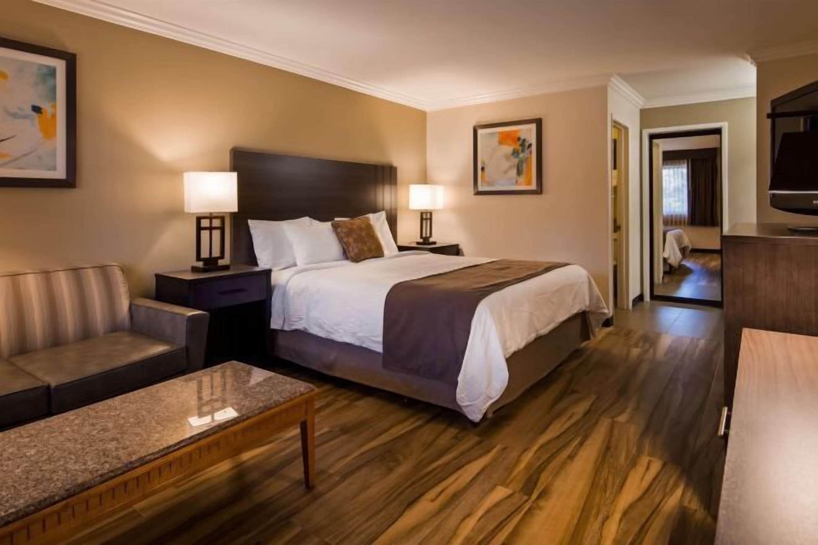 Desk, iron/ironing board, free cribs/infant beds, free WiFi