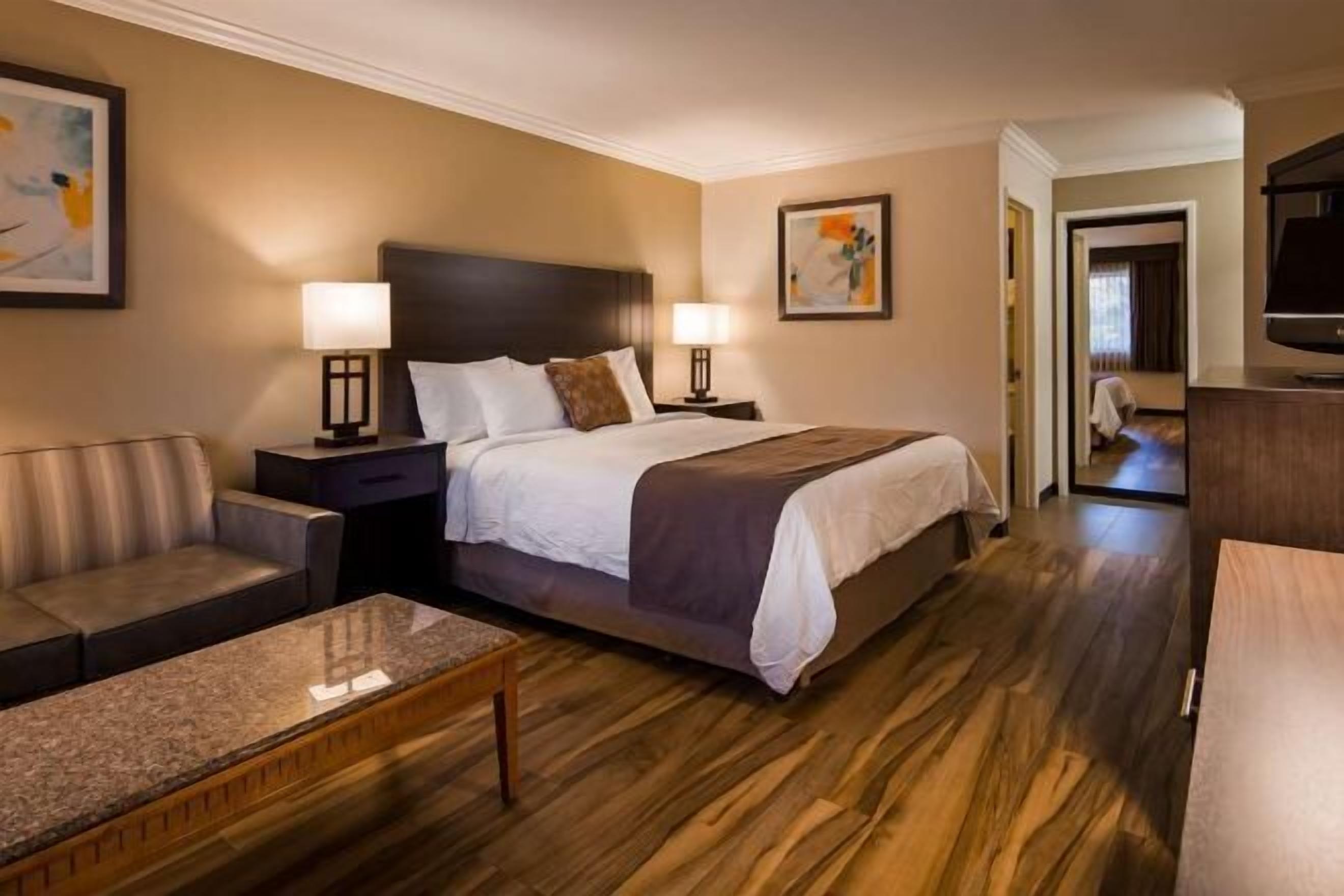 Desk, iron/ironing board, free cribs/infant beds, free WiFi