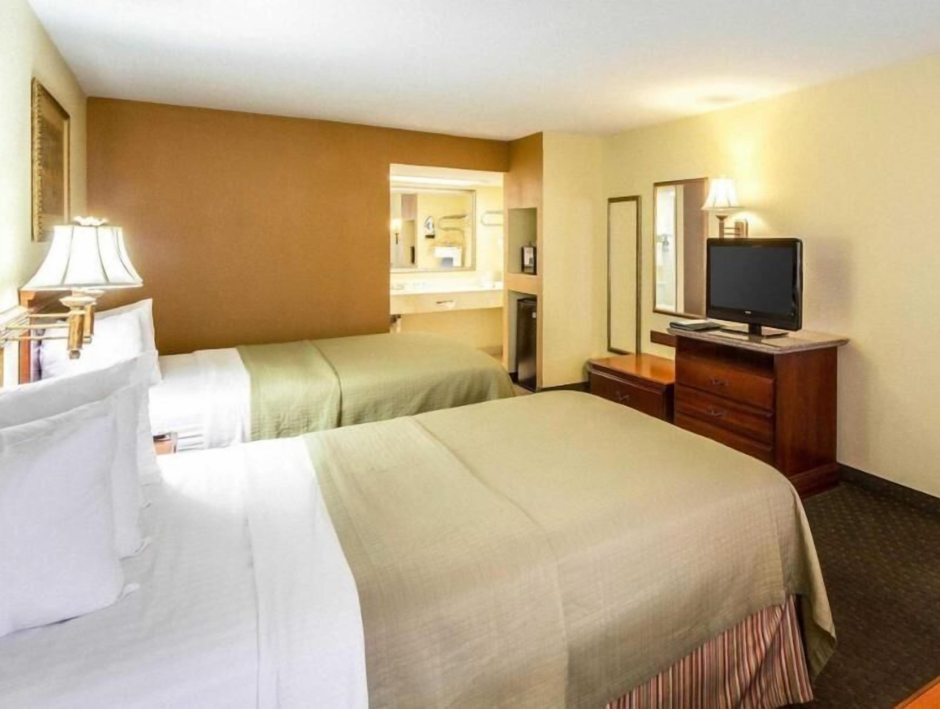 Egyptian cotton sheets, premium bedding, pillowtop beds, blackout drapes