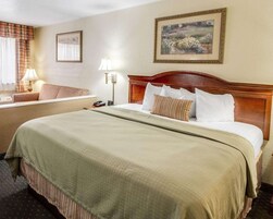 Suite, 1 King Bed with Sofa bed, Non Smoking | Egyptian cotton sheets, premium bedding, pillowtop beds, blackout drapes